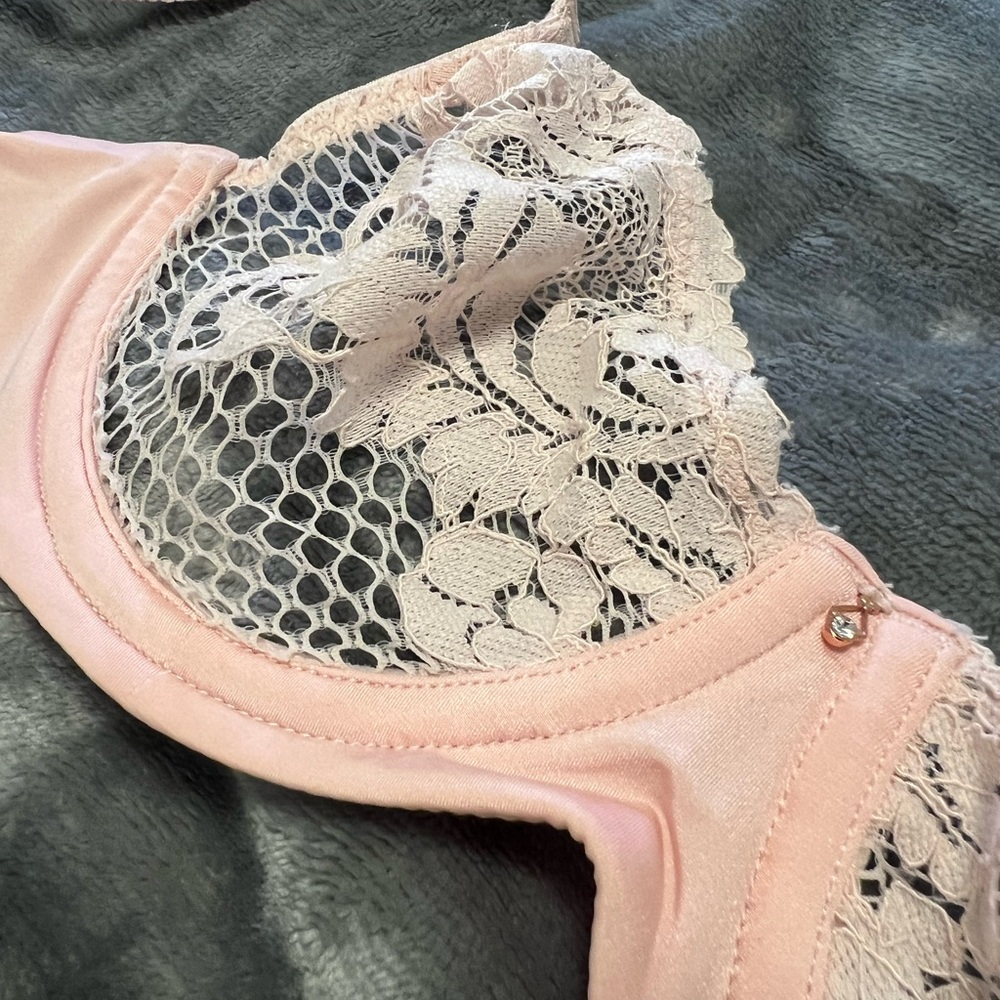 Le Mystere Lace Allure Unlined  Bra